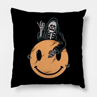 Saltbea skull Pillow