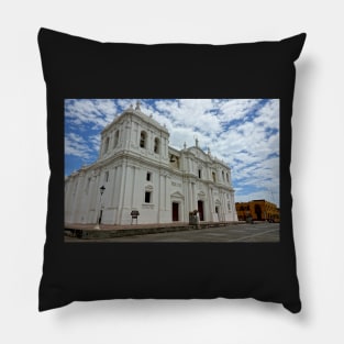 Nicaragua - Basilica Catedral De La Asuncion De Leon Pillow