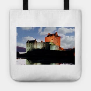 Eilean Donan Castle in the Highlands of Scotland , Eilean Donan Castle is one of the finest Scottish castles Tote