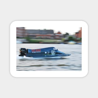Powerboat Racing at Oulton Broad - Formula 2 Sportsboats - Carl Wigg Magnet