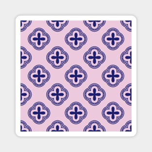 Chic Mediterranean geometric pattern in pink and purple Magnet