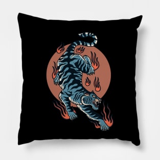 Oriental tiger vintage sunset retro red circle art flames Pillow