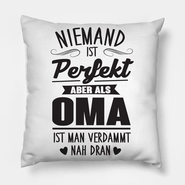 Perfekte oma (1) Pillow by nektarinchen