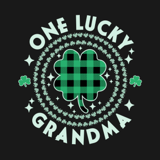 One Lucky Grandma Green Nana Irish Shamrocks St Patricks Day T-Shirt