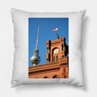 Rotes Rathouse Berlin Pillow