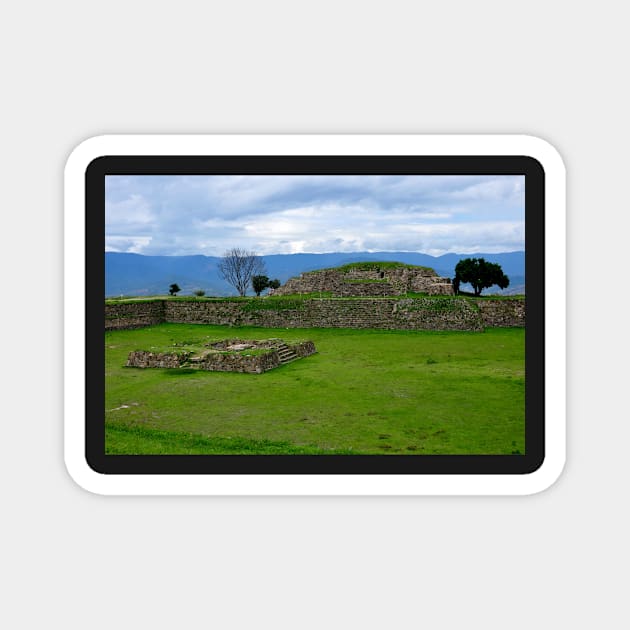 Site archéologique de Monte Alban, Oaxaca Mexique Magnet by franck380