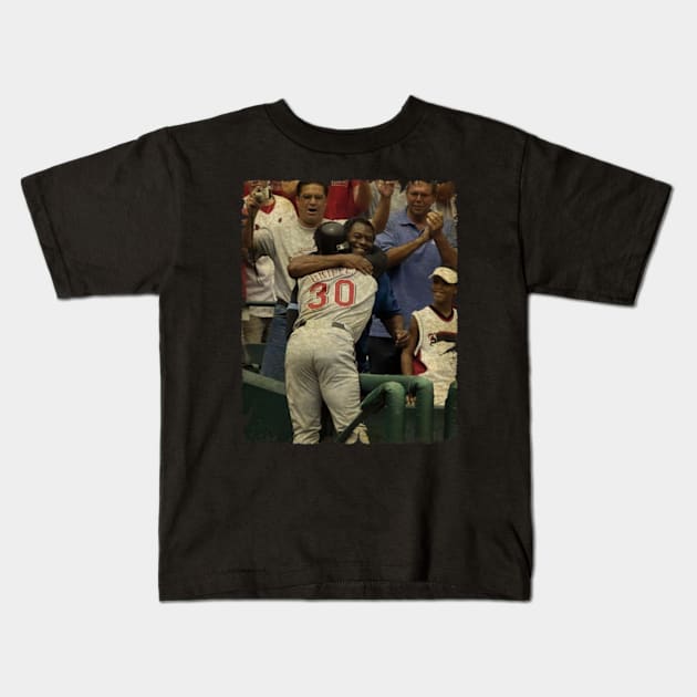 Ken Griffey Jr. Hugs His Dad After Hitting His 500th Home Run On Father's  Day - Baseball - Kids T-Shirt