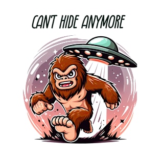 Bigfoot running away from a UFO T-Shirt