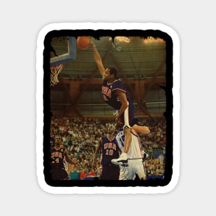 Vince Carter - Vintage Design Of Basketball Magnet