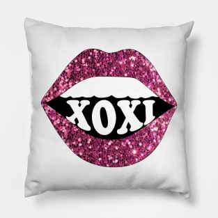 XOXI Lips Pillow