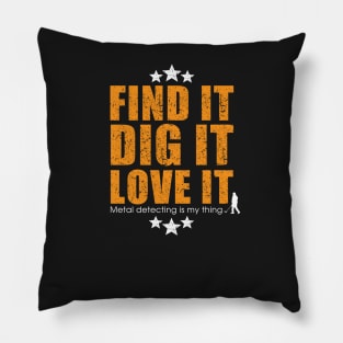Metal detecting tshirt - 'find it, dig it, love it' - great gift for treausre hunters and metal detectorists Pillow