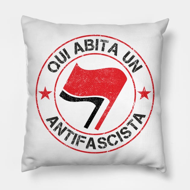 Qui abita un antifascista Pillow by zeno27