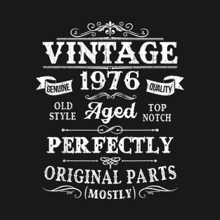 Vintage 1976 44th Birthday Gift 44 Years Old T-Shirt