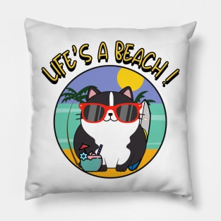 Funny fat cat is chilling on the beach Pillow