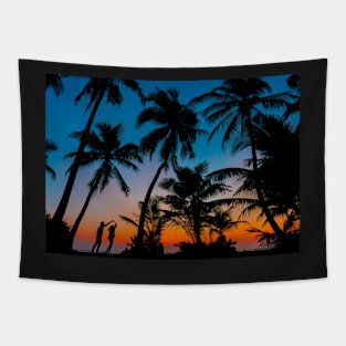 LOVERS DANCING ON SUNSET DESIGN Tapestry