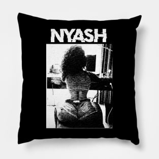 NYASH in love with Pillow