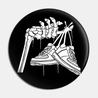 sneaker love to dead Pin