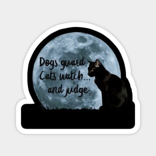 Dogs guard, cats watch... and judge Magnet