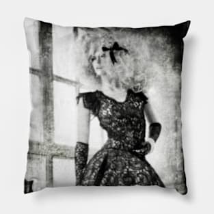 Mannequin 92b Pillow