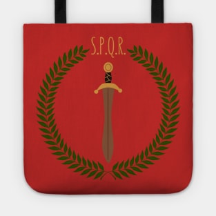 In this picture we see a laurel wreath. This is where the gladius is drawn and above it stands the acronym SPQR. Which means the Senate and people of Rome. Tote