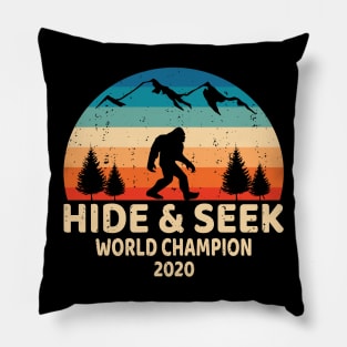 Bigfoot Hide & Seek World Champion 2020, Funny Design Retro Social Distancing Quarantine Buddies Pillow