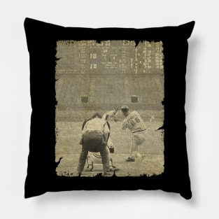 Gaylord Perry Throwing Pillow