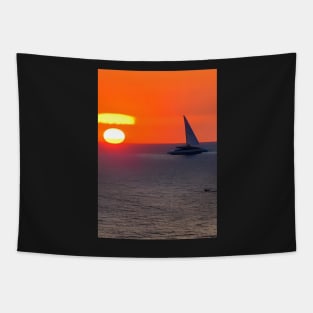 BEAUTIFUL SUNSET OVER THE OCEAN Tapestry