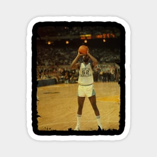 James Worthy - Vintage Design Of Basketball Magnet