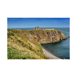 Dunnottar Castle on the Aberdeenshire coastline, Scotland T-Shirt