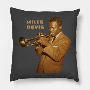 trumpet master Pillow
