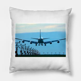 Aeroplane landing (T610/0422) Pillow