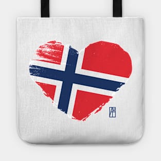 I love my country. I love Norway. I am a patriot. In my heart, there is always the flag of Norway. Tote