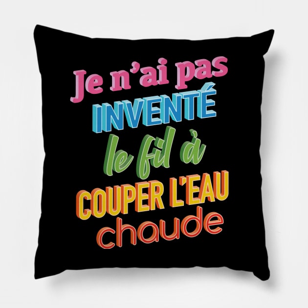 Le fil à couper l'eau chaude Pillow by Graph'Contact