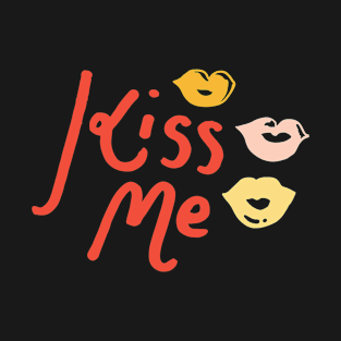 kiss me T-Shirt