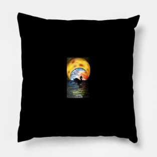 lago de noche Pillow