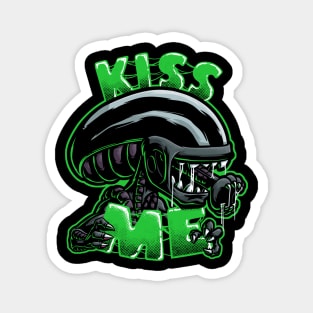 Kiss Me - Green Magnet