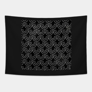 Dotted Scallop in Black Tapestry