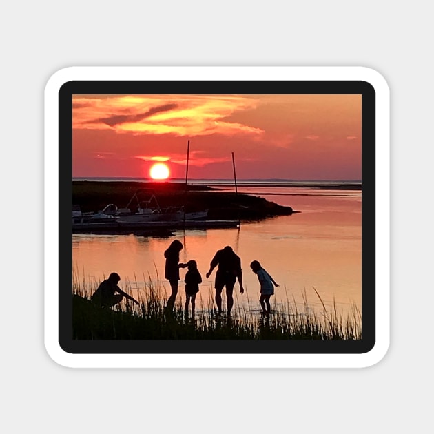 Sunset silhouettes at Gray’s beach Magnet by Dillyzip1202