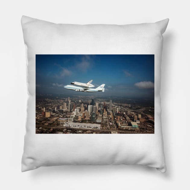 Space Shuttle Endeavour piggyback flight (C023/3042) Pillow by SciencePhoto