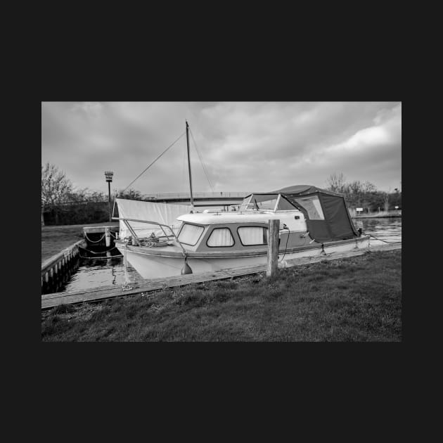 Motor boat moored on the River Yare on the Norfolk Broads by yackers1