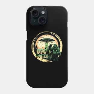 Bigfoot as UFO Hunter - For Bigfoot & Alien believers Phone Case