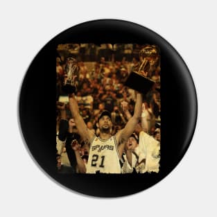 Tim Duncan - Vintage Design Of Basketball Pin