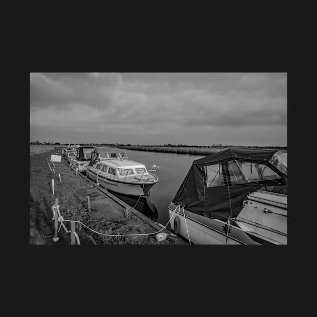 Boats moored on the River Yare in Acle, Norfolk by yackers1