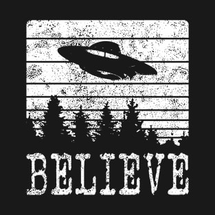 Extraterrestrial UFO Believe Distressed Style T-Shirt