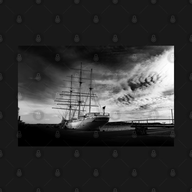 gorch fock, black and white by hottehue