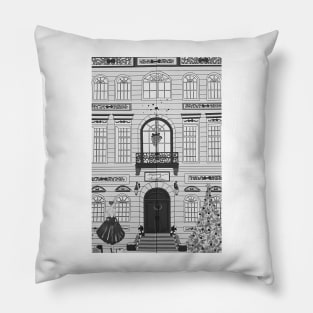 Christmas is coming to New York No. 5 Pillow