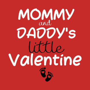 Cute Mommy to be New Mom and Little Valentine Baby Foot Valentines Day Pregnancy T-Shirt T-Shirt