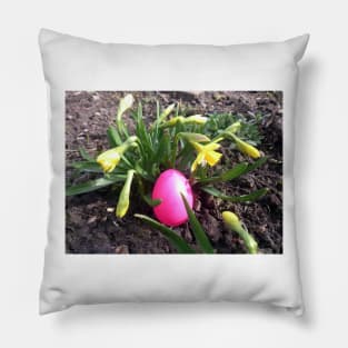 Easter egg in the flowerbed Pillow