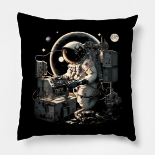 astronaut beatbox Pillow