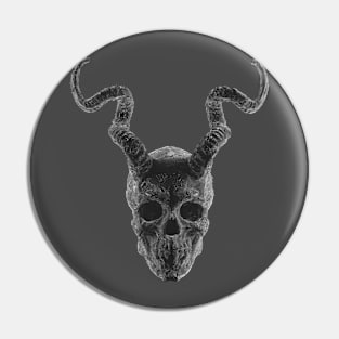RISE OF HUNTER SKULL WITH HORNS Pin